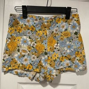 Urban Outfitters Size 6 Yellow Floral Zip Back Daisy Dukes Cotton Stretch Shorts